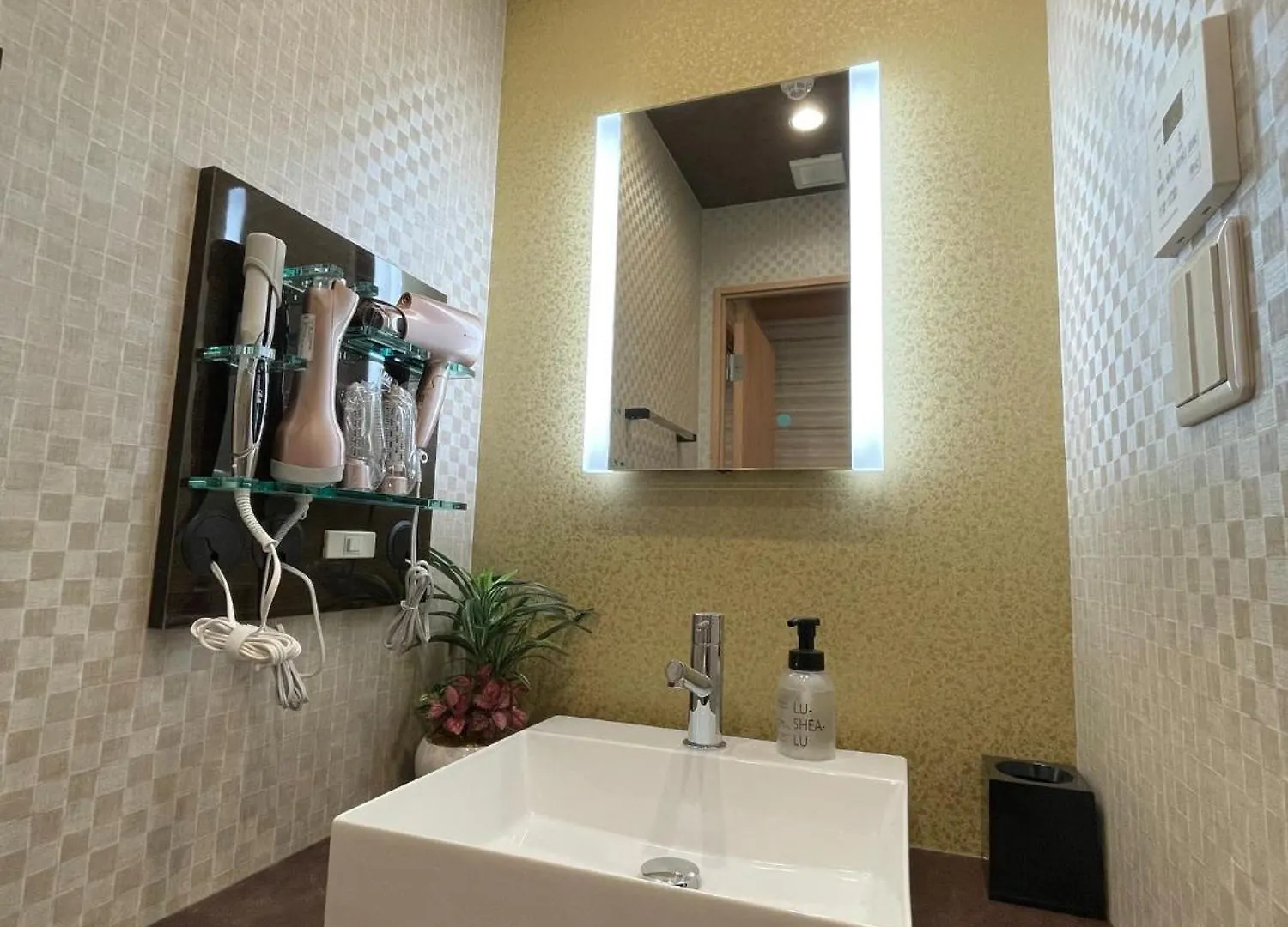 Apartment Haneda Ks Building 2F 3F - Vacation Stay 23758V Tokyo